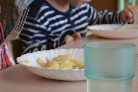 Illustration restauration scolaire