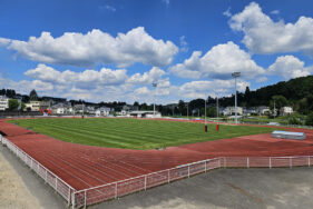 Stade Roger Léniaud : terrain d'honneur et piste d'athlétisme