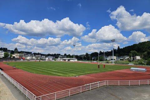 Stade Roger Léniaud : terrain d'honneur et piste d'athlétisme